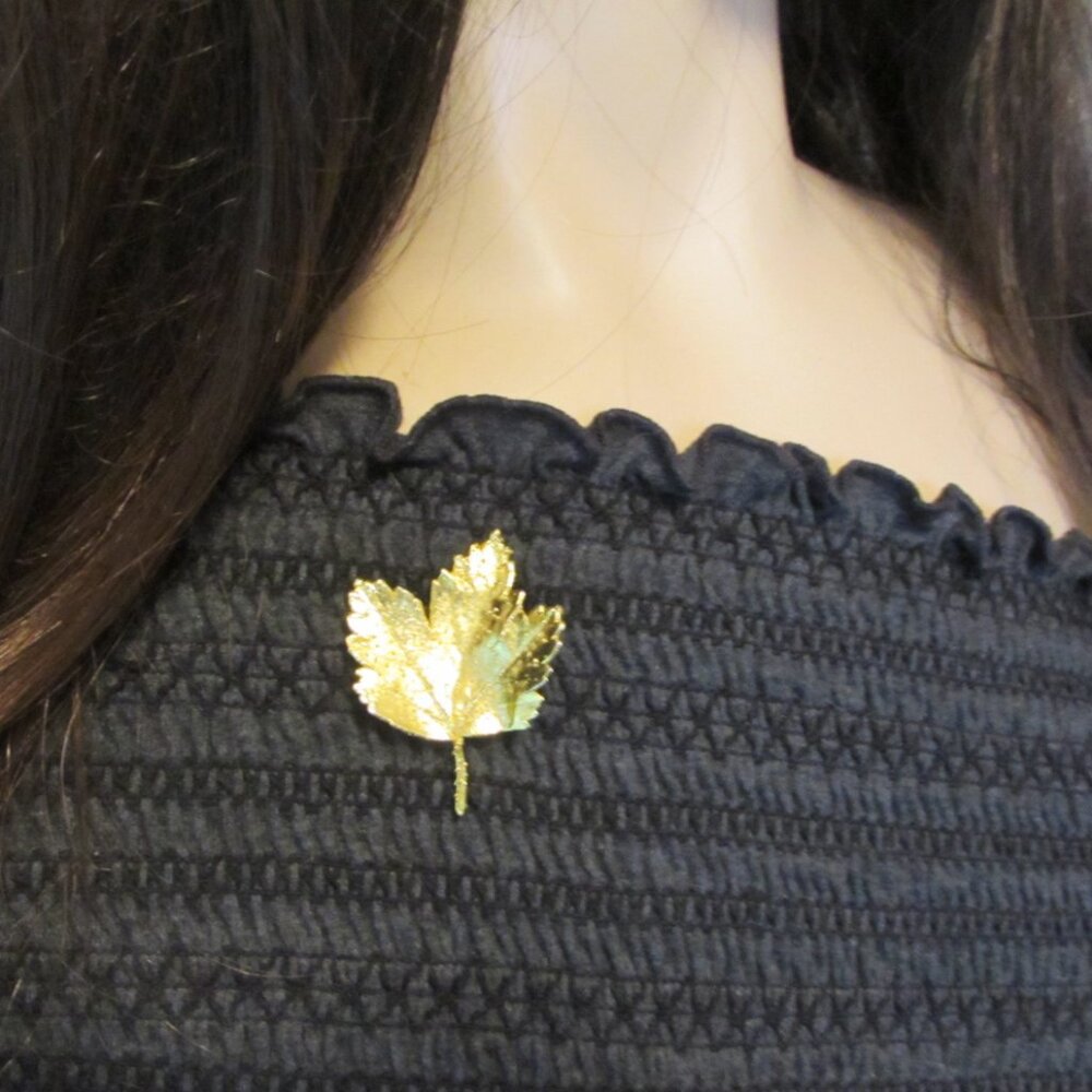 Vintage 24k Gold Dipped Real Maple Leaf Brooch- A… - image 8